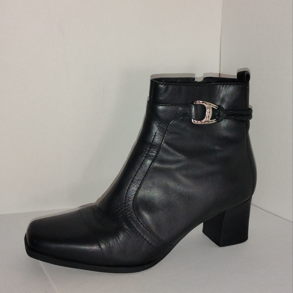 Caressa dress shoes size 8 black LEATHER